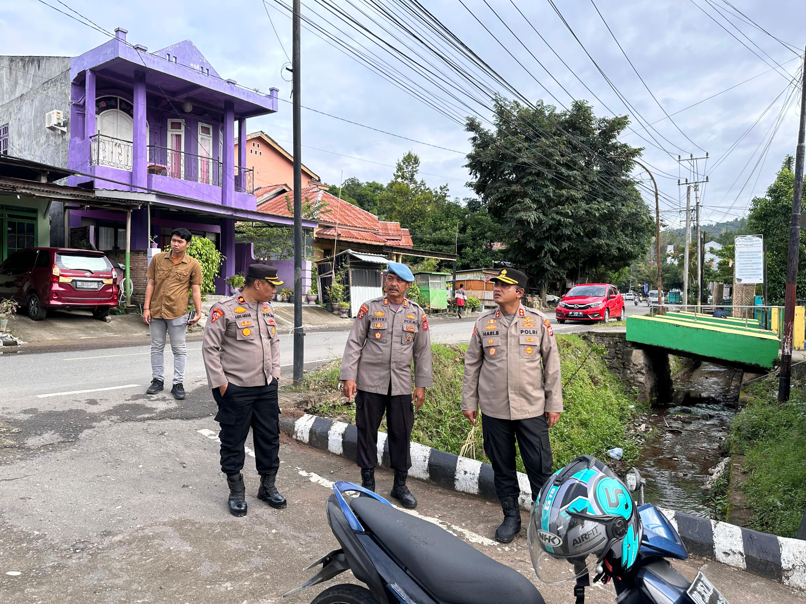 Kapolres Enrekang Tinjau Kebersihan Irigasi dan Antisipasi Banjir di Depan Mako