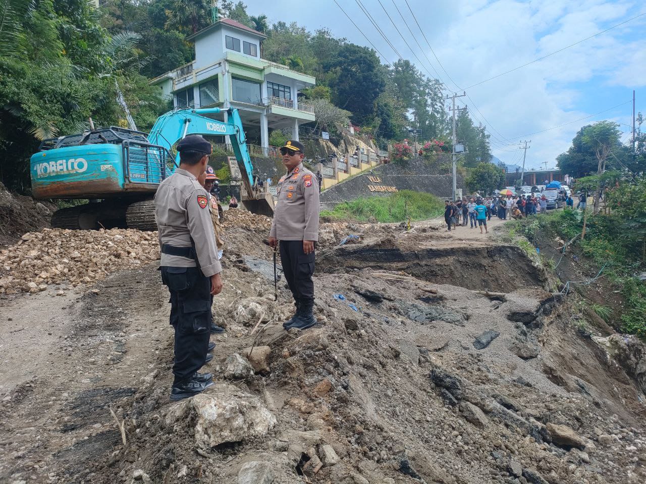 Respon Cepat Kapolres di Titik Jalan Amblas: Wujud Kepemimpinan Humanis dan Peduli Masyarakat