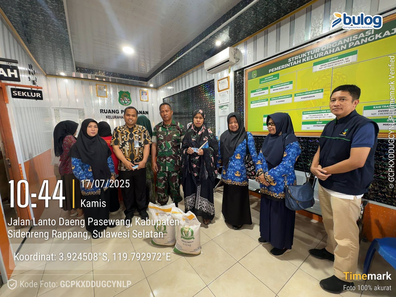 Bantuan Pangan Serentak: Bulog Sidrap Bagi 20 Kg Beras ke 16.127 Warga