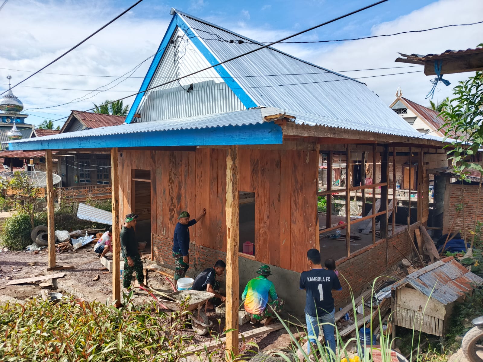 Satgas TMMD Ke-125 Kodim 1419/Enrekang Kebut Pembangunan RTLH Rumah Pak Deri.