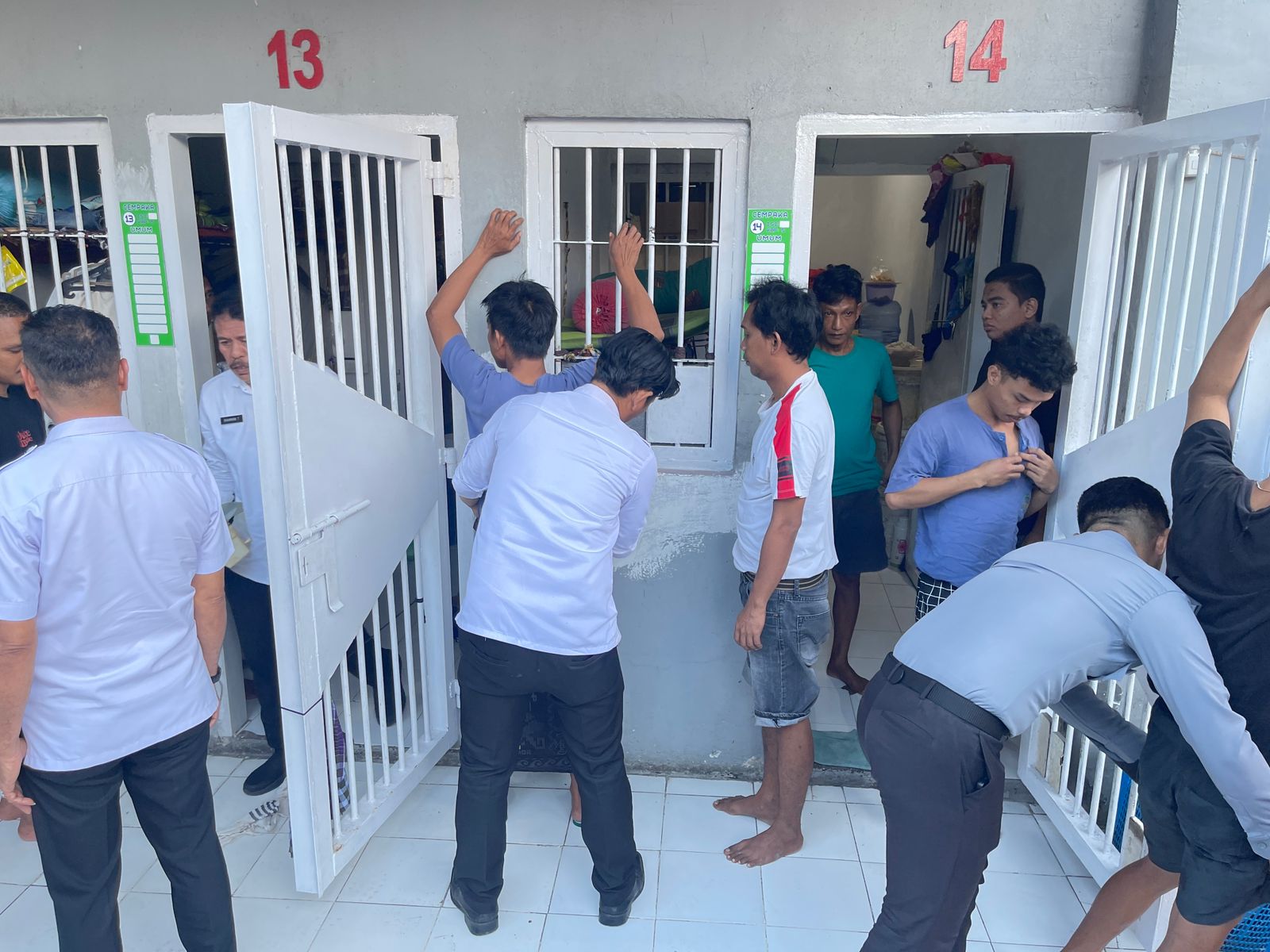 Sidak Serentak di Lapas Parepare dan Rutan Pangkajene, Kanwil Sulsel Sisir HP Ilegal dan Narkoba Dukung Lapas dan Rutan Bersinar, Kadivpas: Tidak Ada Ruang Bagi Pelanggaran