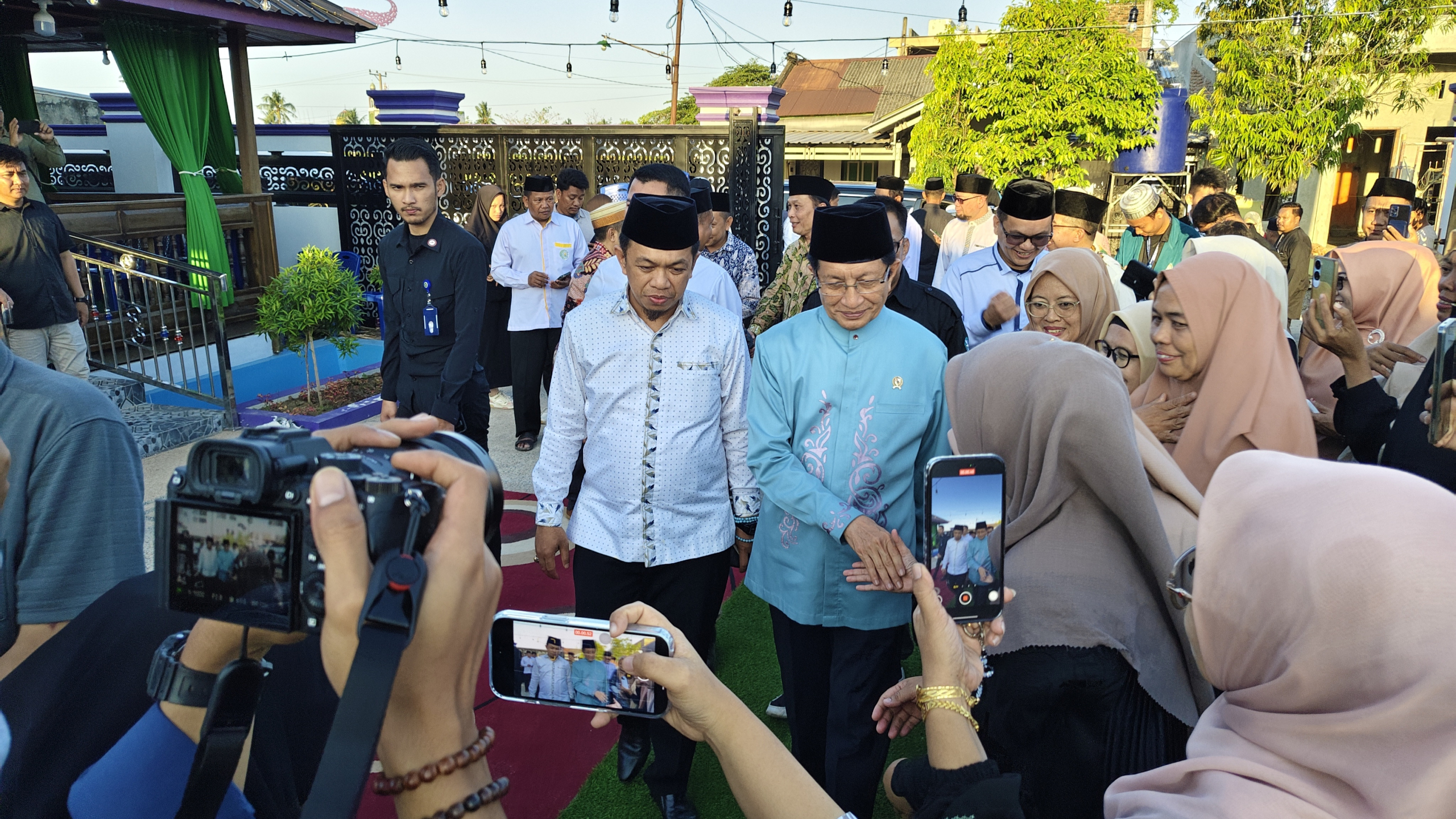 Hangat dan Penuh Haru, Menag RI Disambut Meriah oleh Pemda dan Warga Sidrap