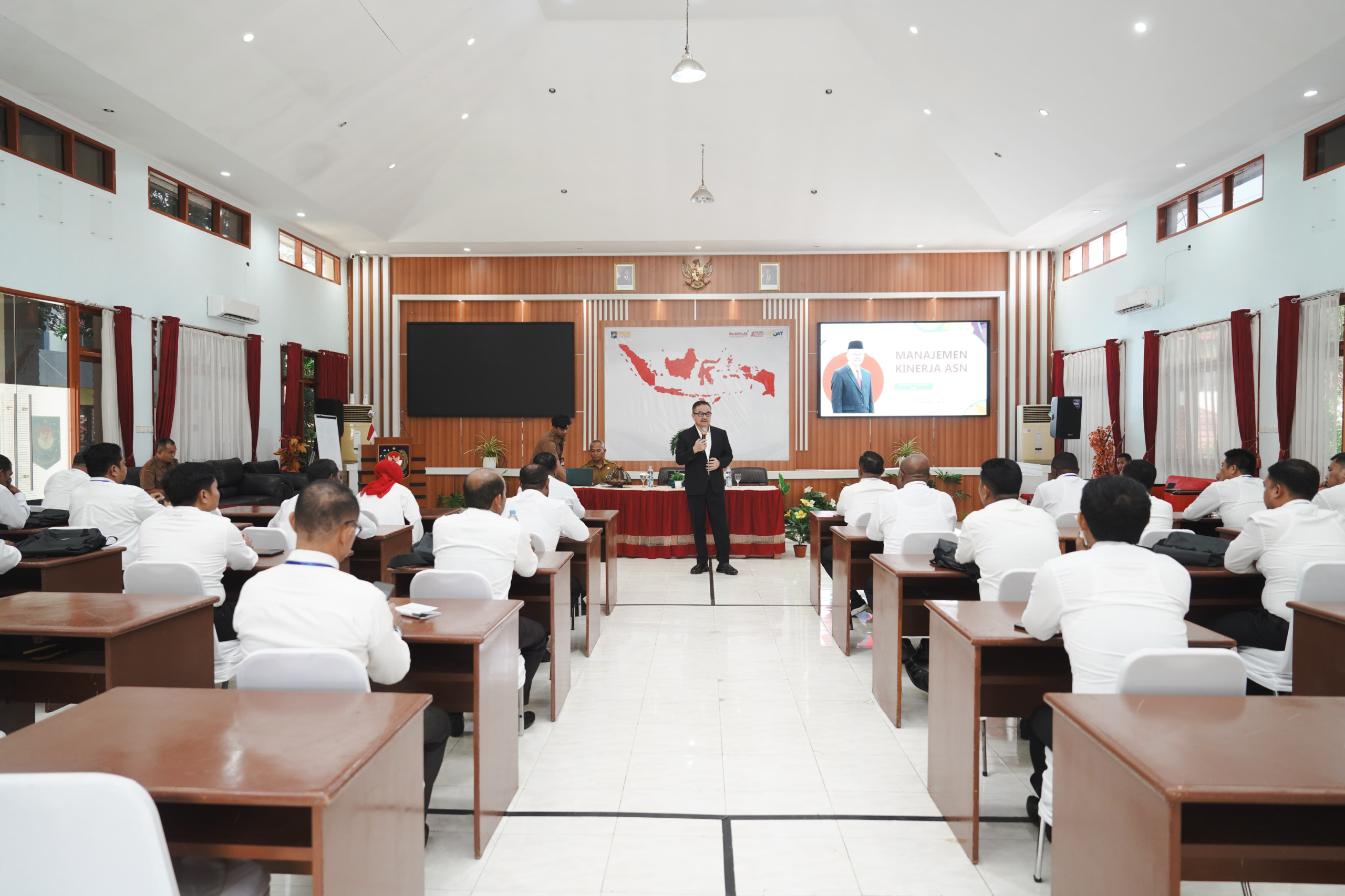 Sekda Sulsel Jufri Rahman: Jadilah Pemimpin Teladan, Berintegritas, dan Visioner  Berbagi Pengalaman di PKA III PPSDM Kemendagri Makassar, Jufri Tekankan Kepemimpinan Berdampak