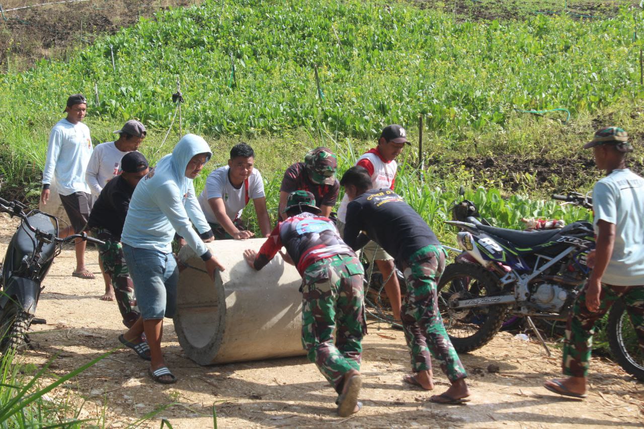 Satgas TMMD ke-125 Percepat Pemasangan Gorong-Gorong