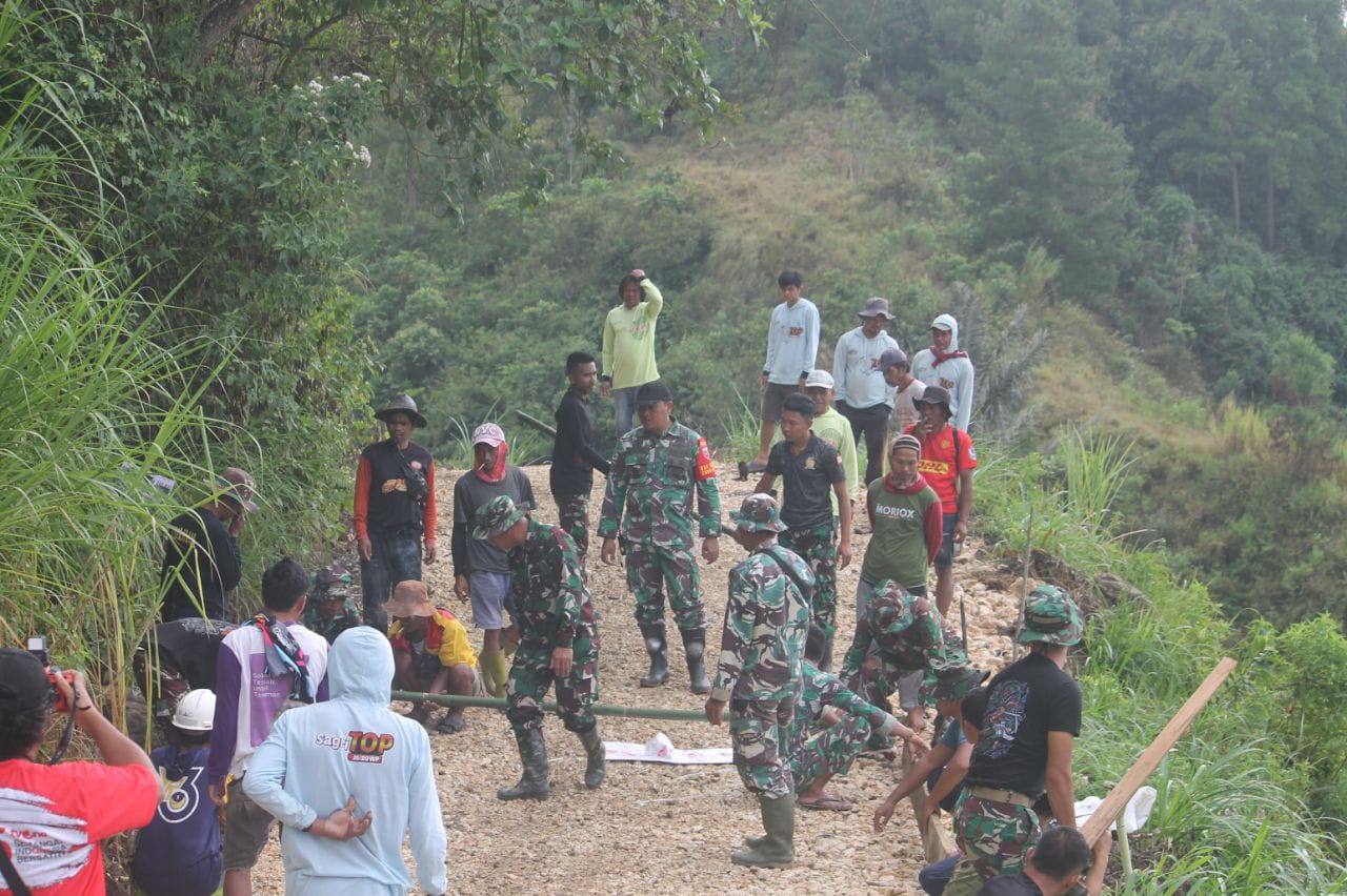 Dansatgas TMMD 125 Kodim 1419/Enrekang Tinjau Lokasi Pengecoran Jalan