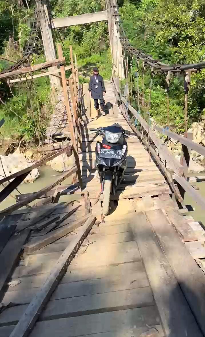 Infrastruktur Jembatan Rusak Ancam Keselamatan Warga Kampung Baru Desa Bulo Enrekang.