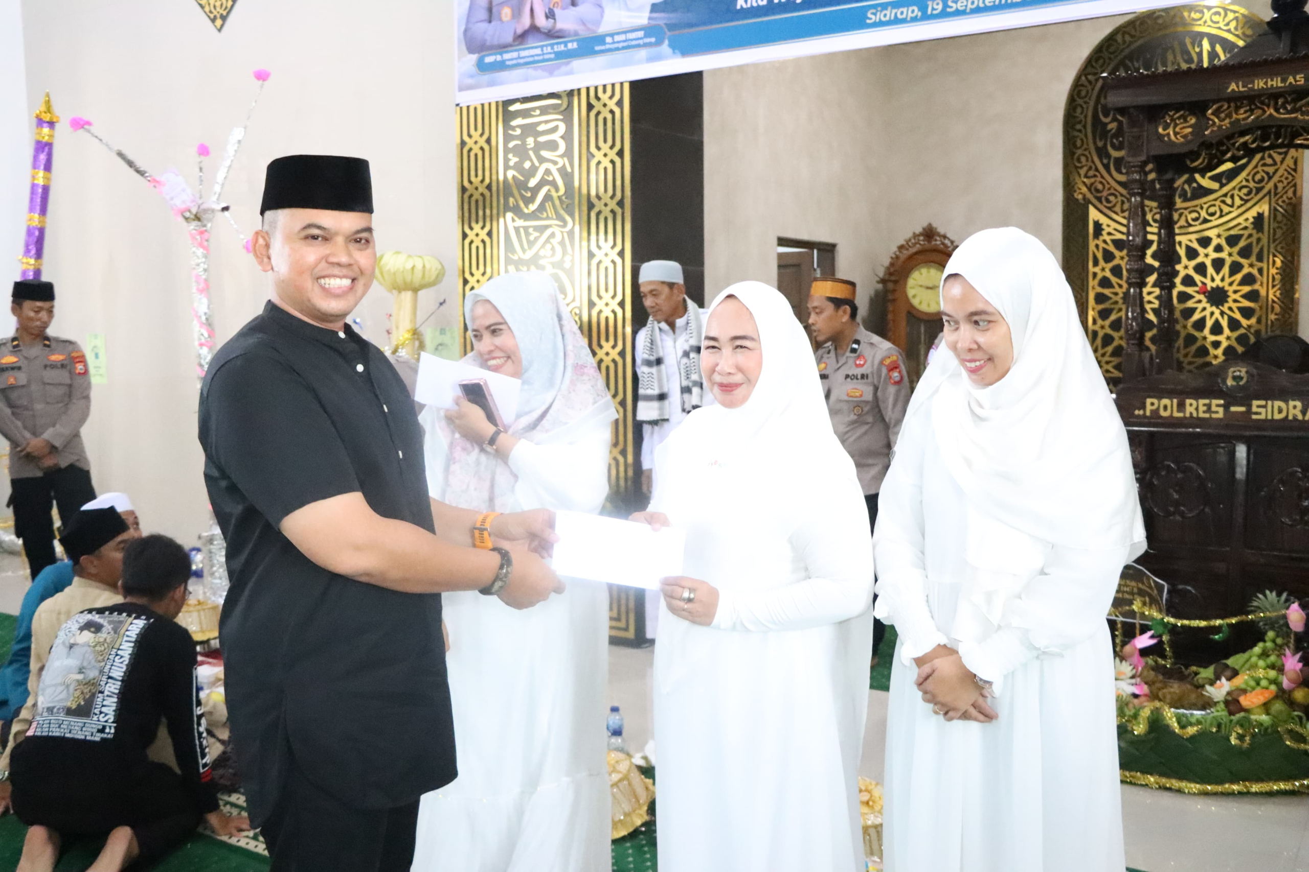 Teladani Akhlak Nabi Muhammad SAW, Polres Sidrap Gelar Maulid 1447 H