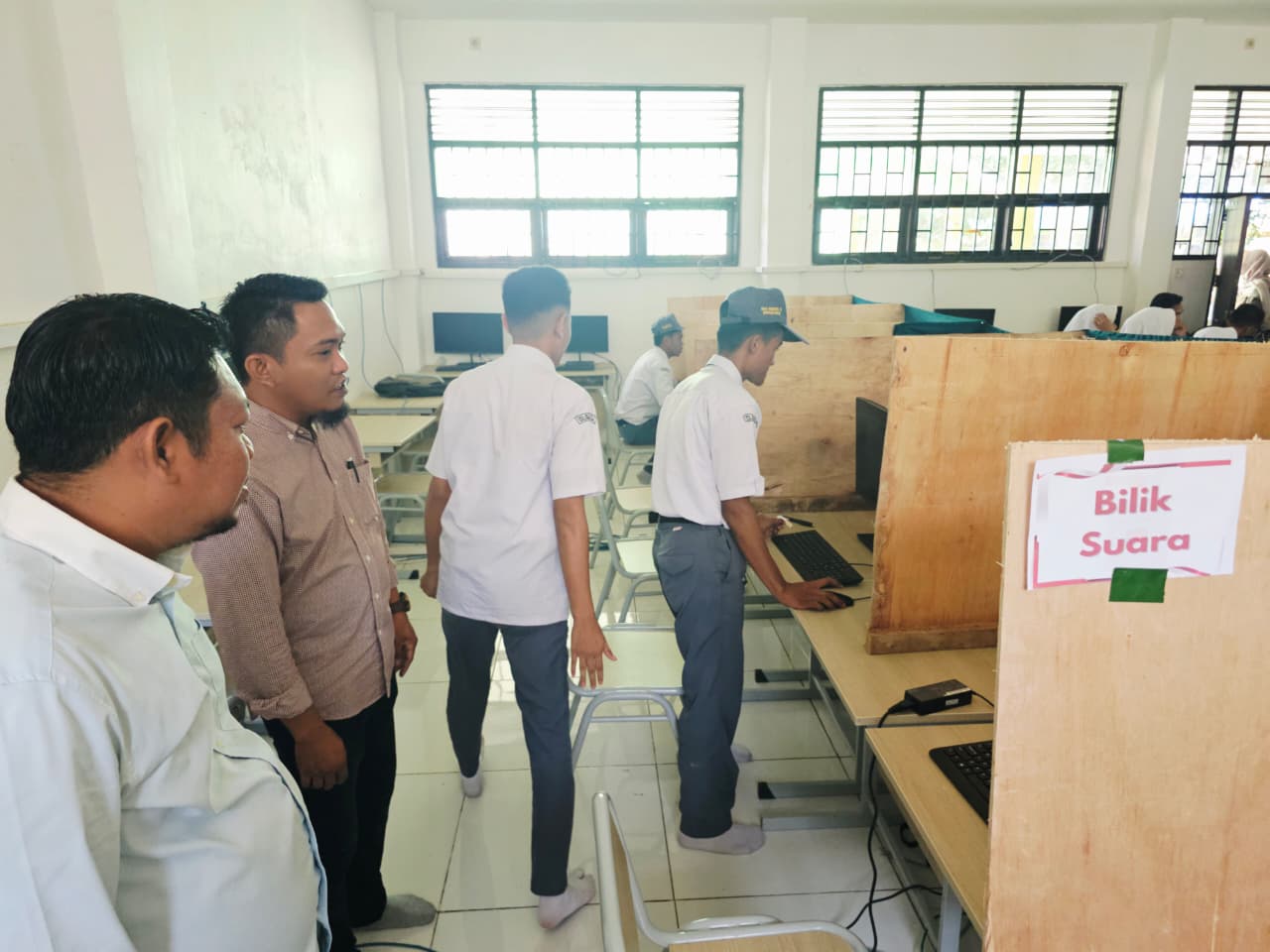 KPU Enrekang Dampingi Pelaksanaan Pemilihan Ketua OSIS Serentak di 19 Sekolah