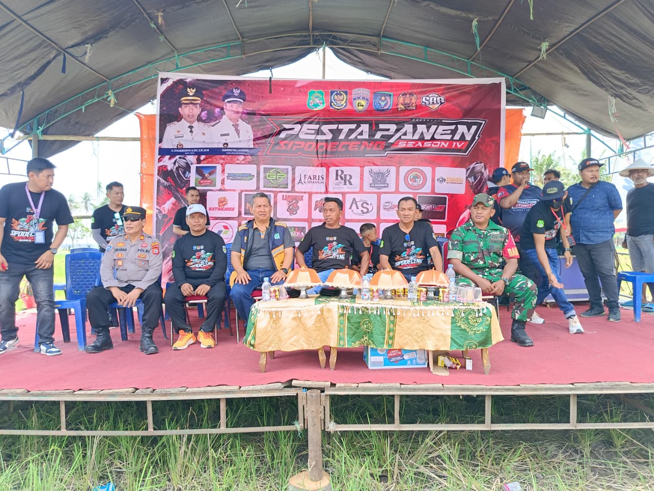 Bupati Syaharuddin Bersama Warga Nikmati Suasana Kekeluargaan di Pesta Panen Sipodeceng
