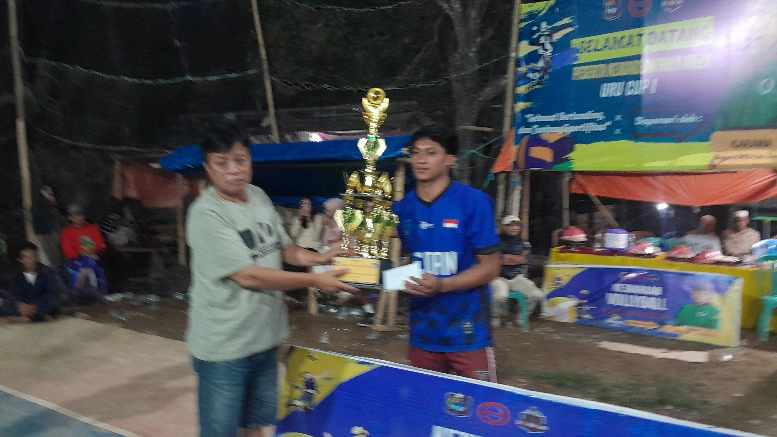 Karama Resmi Menutup Turnamen Voli Ball URU  Cup I, Tekankan Komitmen Bangkitkan Olahraga Pemuda Dari Desa.