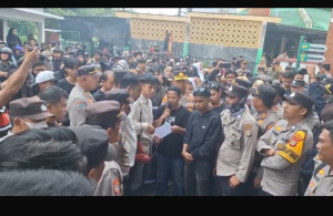 Ratusan Massa Menuntut Kepala Pengadilan Negeri Enrekang Di Copot!!, Furqan: Gugurnya Proses Praperadilan Tidak Berdasar.