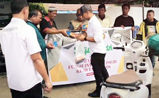 Hari Jadi Intelkam Ke 80 Polres Enrekang Bagikan Makan Siang Gratis  Pada Komunitas gojek Dan Penjaga Pasien RSUD Maspul