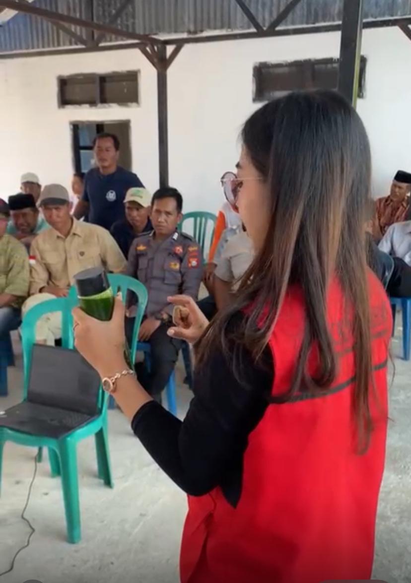 Mahasiswa KKN-T Unhas Sosialisasikan dan Latih Warga Desa Kulo Membuat Pestisida Nabati dari Daun Pepaya