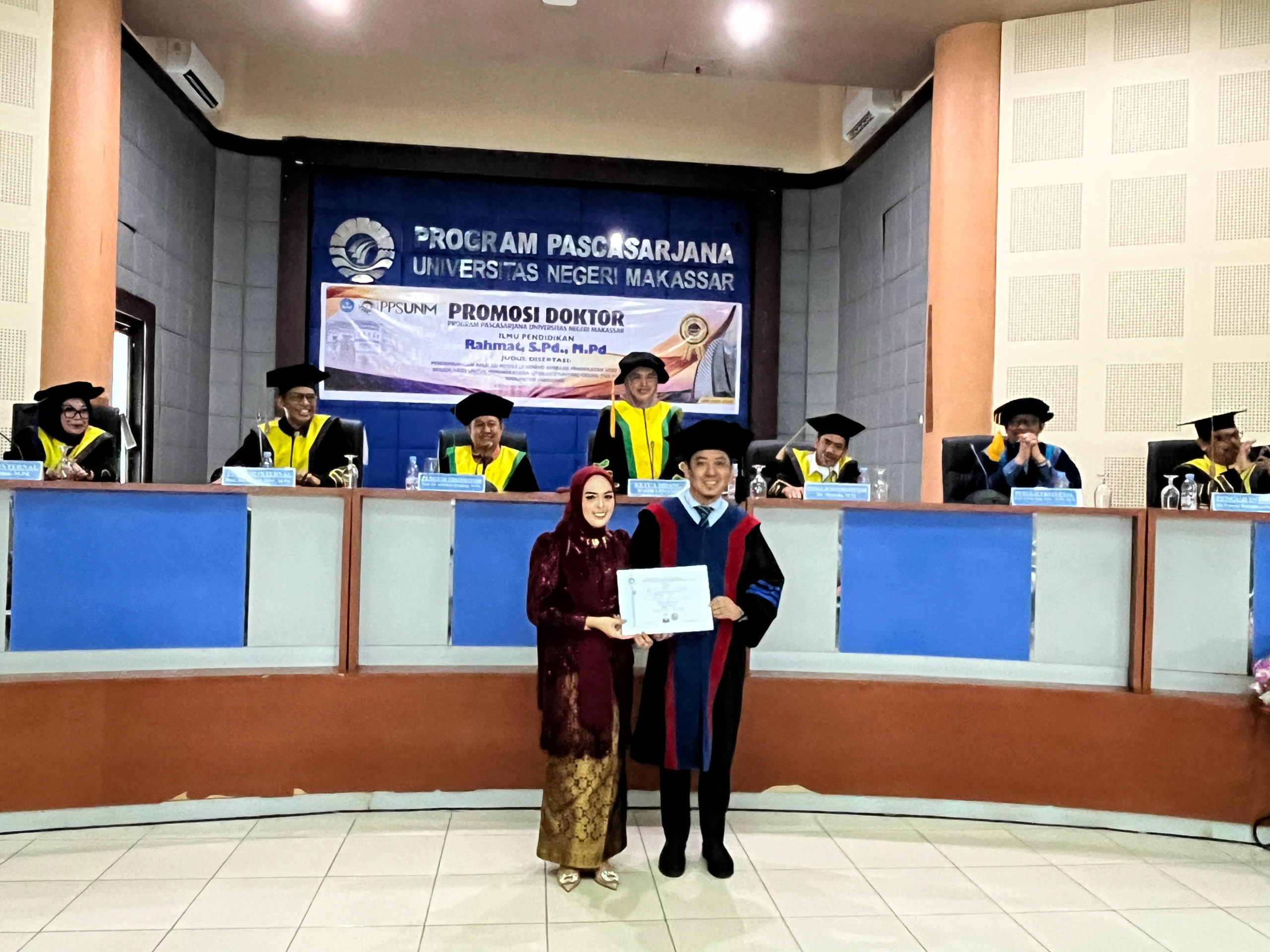 Rahmat, Dosen UNIMEN Sekaligus Anggota DPRD Enrekang Raih Gelar Doktor