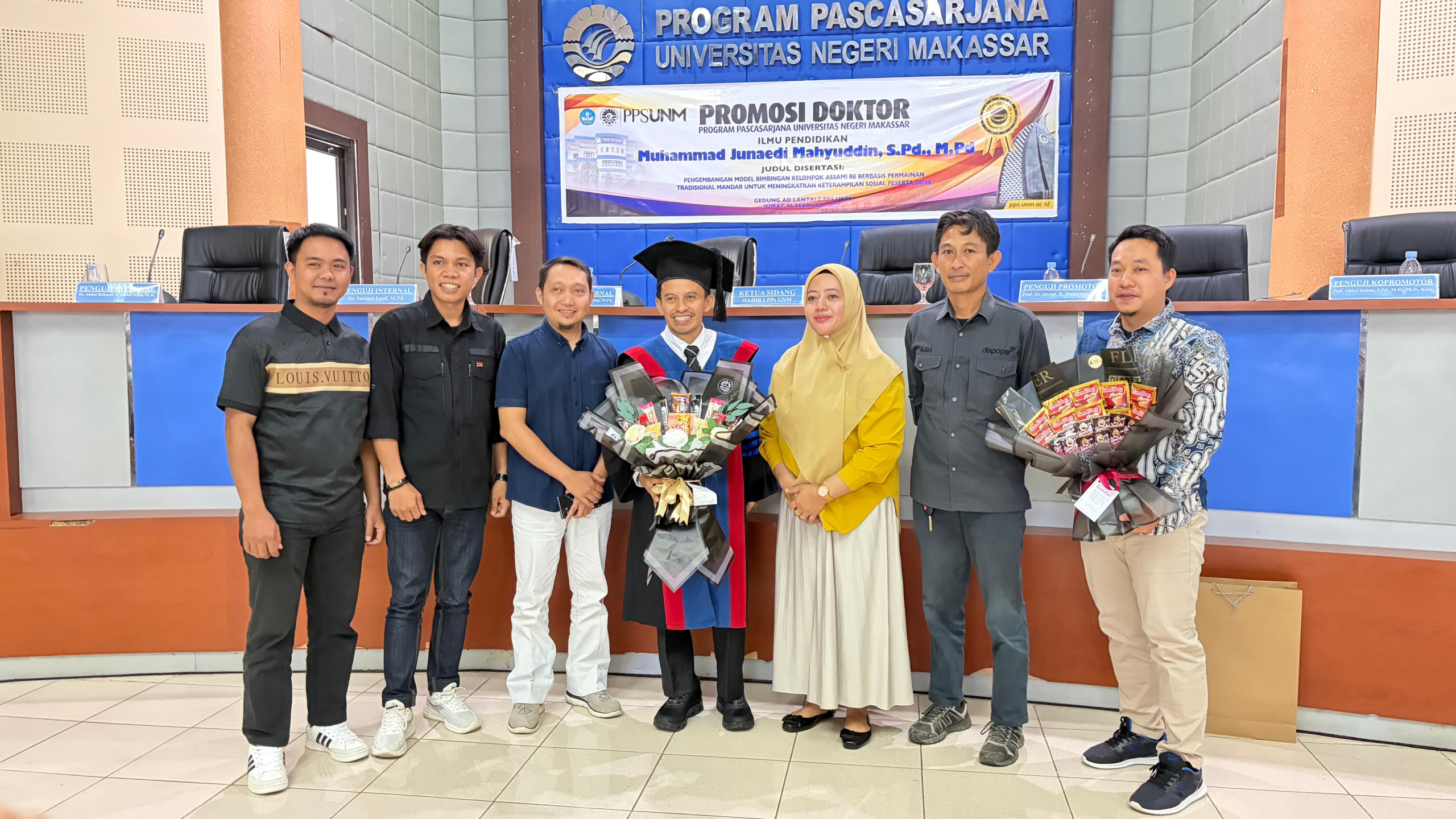 Ismail, Wakil Rektor I UNIMEN Raih Gelar Doktor di PPS UNM