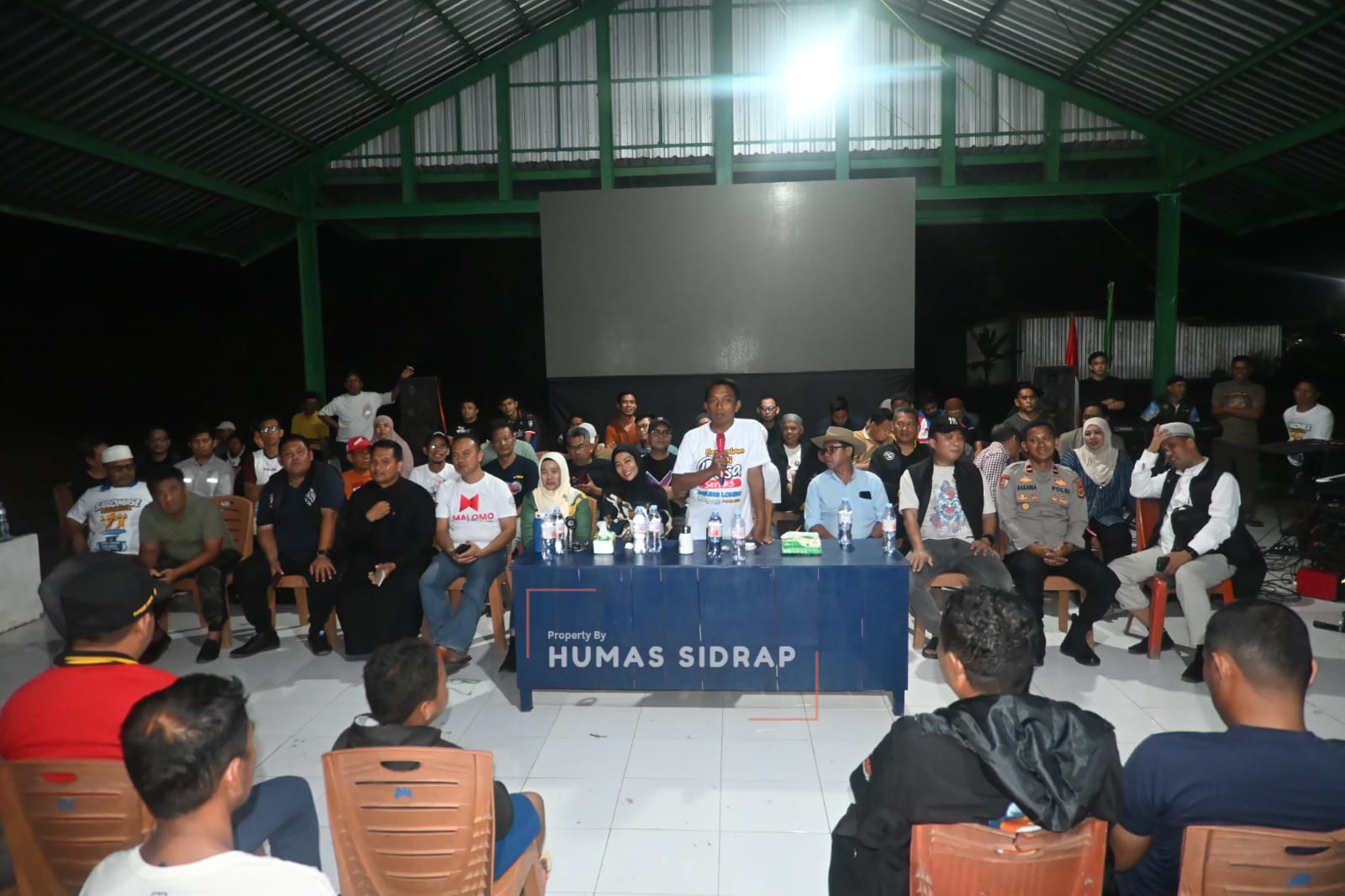 Bermalam di Desa Lombo, Bupati Sidrap Dialog Langsung dengan Warga