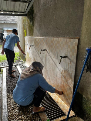 Menyambut Bulan Suci Ramadhan Pegawai Kantor BPN Sidrap Bersihkan Mushallah dan Lingkungan Kantor