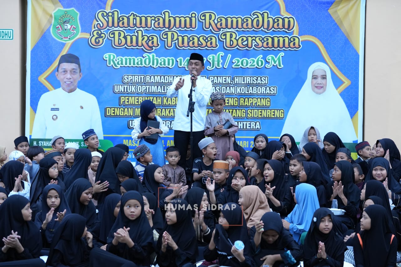Bupati Syaharuddin Sapa Warga di Safari Ramadan Watang Sidenreng