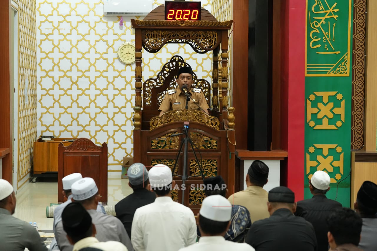 Bupati Paparkan Keberhasilan Ekonomi Sidrap saat Tarawih Berjamaah di Tanru Tedong