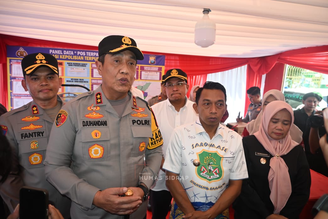 Didampingi Bupati Syaharuddin, Kapolda Sulsel Pastikan Arus Mudik Sidrap Aman dan Terkendali