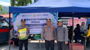 Dukung Stabilitas Harga Pangan, Kasat Binmas Polres Enrekang Ikuti Gerakan Pangan Murah Polri