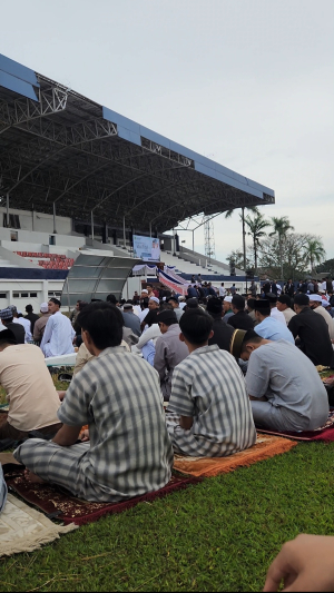 Dua Dekade Vakum, Lautan Umat Padati Stadion Ganggawa: Shalat Ied Fitri Sidrap Pecah Haru dan Harapan