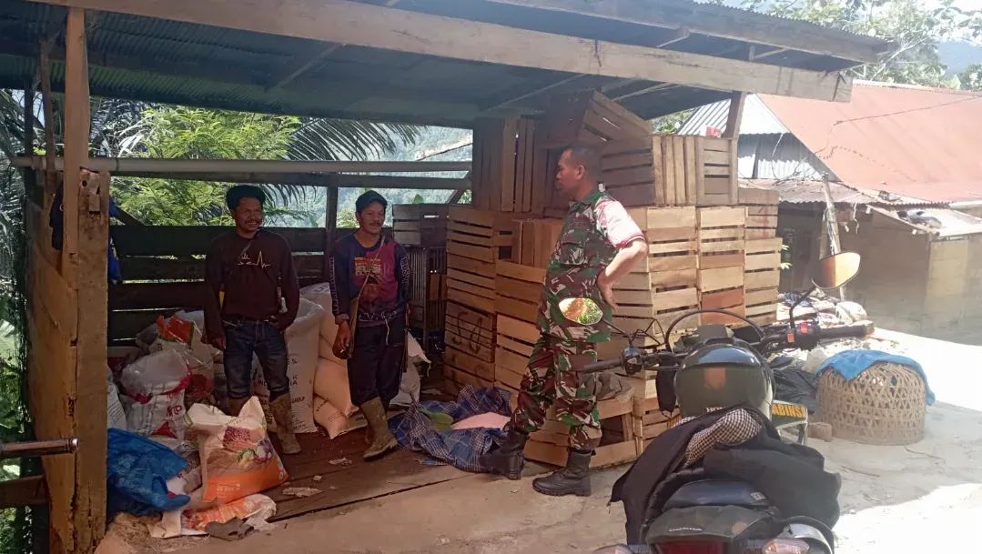 Babinsa Buntu Mondong Aktif Laksanakan Komsos dan Himbau Warga Waspada Kebakaran