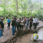 Rencana Tambang Emas Di Enrekang Ditolak Oleh Warga , Investor Justru Didampingi Kepolisian Mengambil Sampel. 