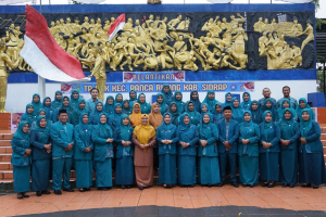 Hujan Tak Surutkan Semangat, Pelantikan Ketua TP PKK dan Bunda PAUD Panca Rijang Berlangsung Khidmat