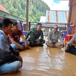 Babinsa Koramil 1419-03/Baraka Bersama Bhabinkamtibmas Laksanakan Pemantauan Wilayah dan Komsos di Latimojong