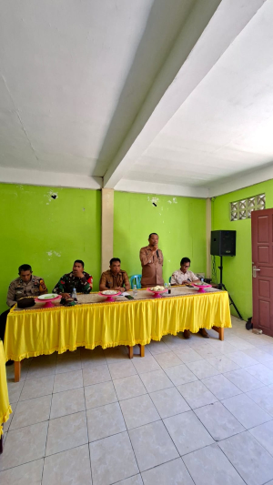 Babinsa dan Bhabinkamtibmas Hadiri Rapat Tutup Buku BUMDes Desa Karueng