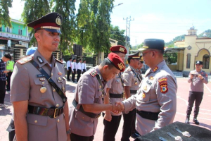 Kapolres Enrekang Pimpin Sertijab Dua Kasat dan Satu Kapolsek, Tekankan Profesionalisme dan Kinerja