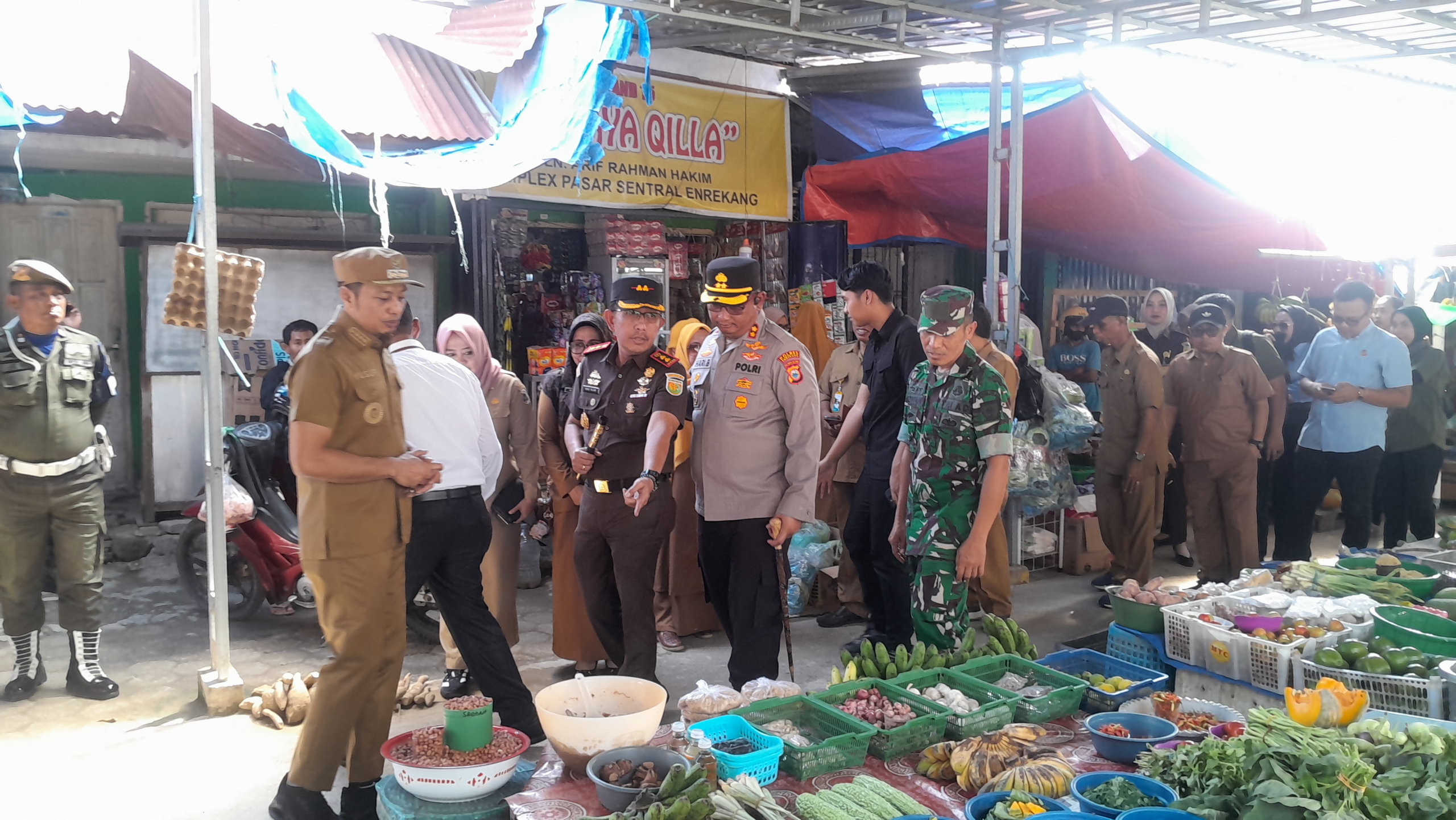 Kapolres Enrekang Bersama Forkopimda Gelar Operasi Pasar Jelang Idul Adha 1447 H, Jaga Stabilitas Harga Bapokting