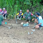 Manfaatkan Waktu Istirahat, Babinsa Koramil 1419-03/Baraka Laksanakan Komsos Bersama Warga Binaan