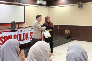 Tanamkan Disiplin dan Anti Narkoba, KBN Mappadeceng Polres Sidrap Dampingi Siswa Kunjungi SPN Polda Sulsel