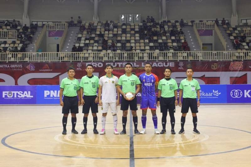 Prestasi Membanggakan, Personel Polres Enrekang Ipda Muhammad Asrian Jaya Tahir Pimpin Laga Pro Futsal League 2026