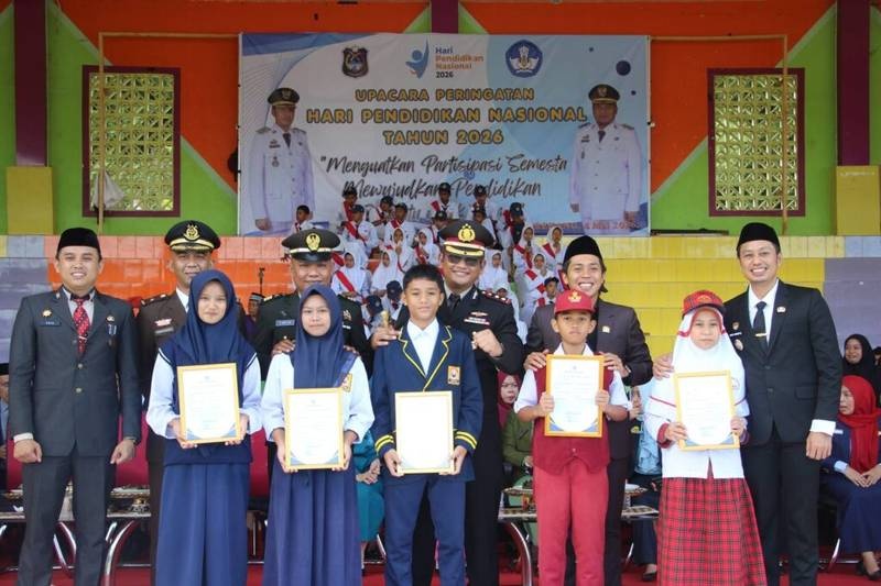 Kapolres Enrekang Hadiri Upacara Hardiknas 2026, Perkuat Sinergi Jaga Stabilitas dan Mutu Pendidikan