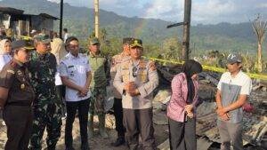 Pasca Kebakaran 9 Kios Pasar Agro, Kapolres Enrekang Bersama Forkopimda Tinjau TKP dan Korban