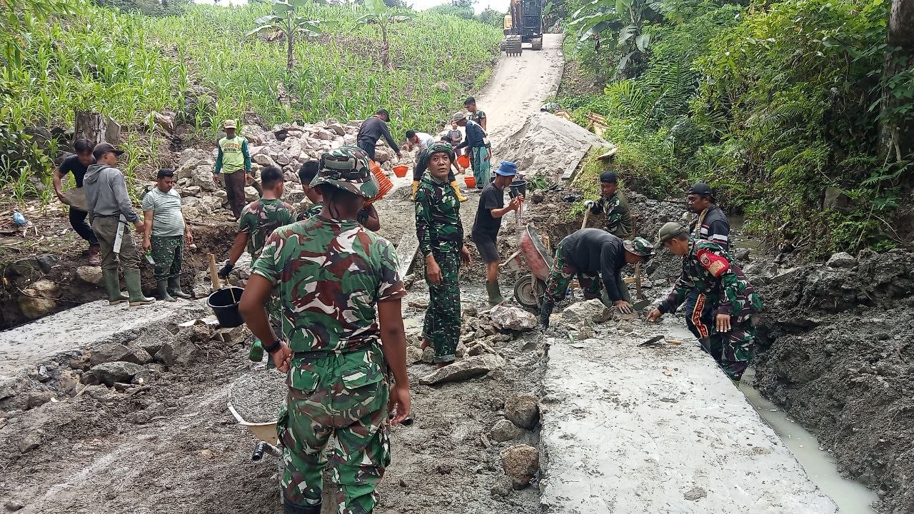 Pembangunan Jembatan Aramco Desa Kaluppini Terus Dikebut, TNI dan Masyarakat Gotong Royong Kerjakan Pondasi