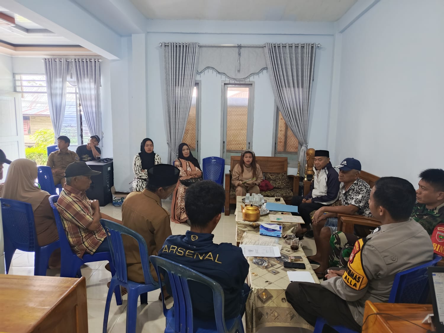 Babinsa dan Bhabinkamtibmas Hadiri Mediasi Sengketa Batas Lahan di Desa Benteng Alla