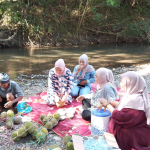 Nikmati Suasana Sungai Betao Riase Sambil Menyantap Durian Segar