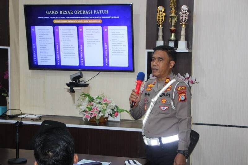 Kasat Lantas Polres Enrekang Berikan Pembekalan Teknis pada Lat Pra Ops Patuh Pallawa 2026