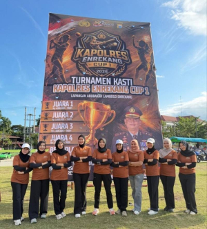 Srikandi Polwan Polres Enrekang Jadi Penggerak Semarak HUT Bhayangkara ke-80 Lewat Turnamen Kasti Kapolres Cup I 2026