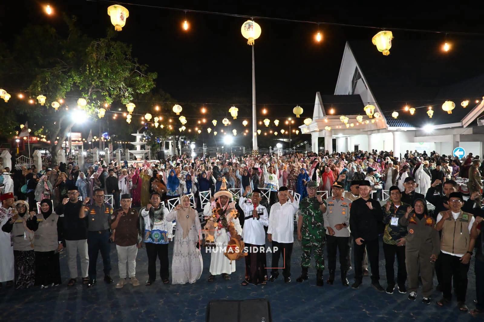 Jemaah Haji Sidrap Kloter 40 Tiba di Kampung Halaman, Disambut Haru di Rujab Bupati