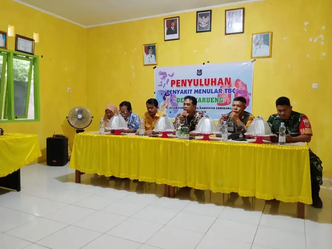 Babinsa dan Bhabinkamtibmas Hadiri Penyuluhan Penyakit Menular TBC di Desa Karueng