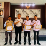 Abdul Gafur Serahkan Ijazah Setara SMA kepada Warga Binaan Rutan Kelas II B Sidrap