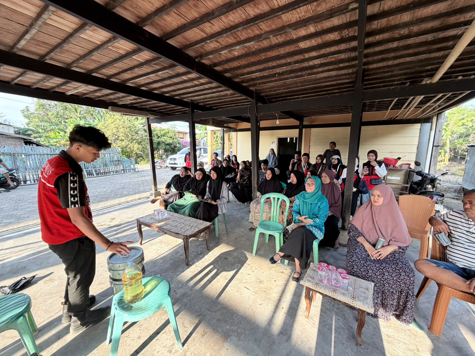 Sahrul Ramadhan Mahasiswa KKN Profesi Kesehatan Unhas Ang 69 Gelar Penyuluhan Pengelolaan Sampah Rumah Tangga di Kelurahan Duampanua