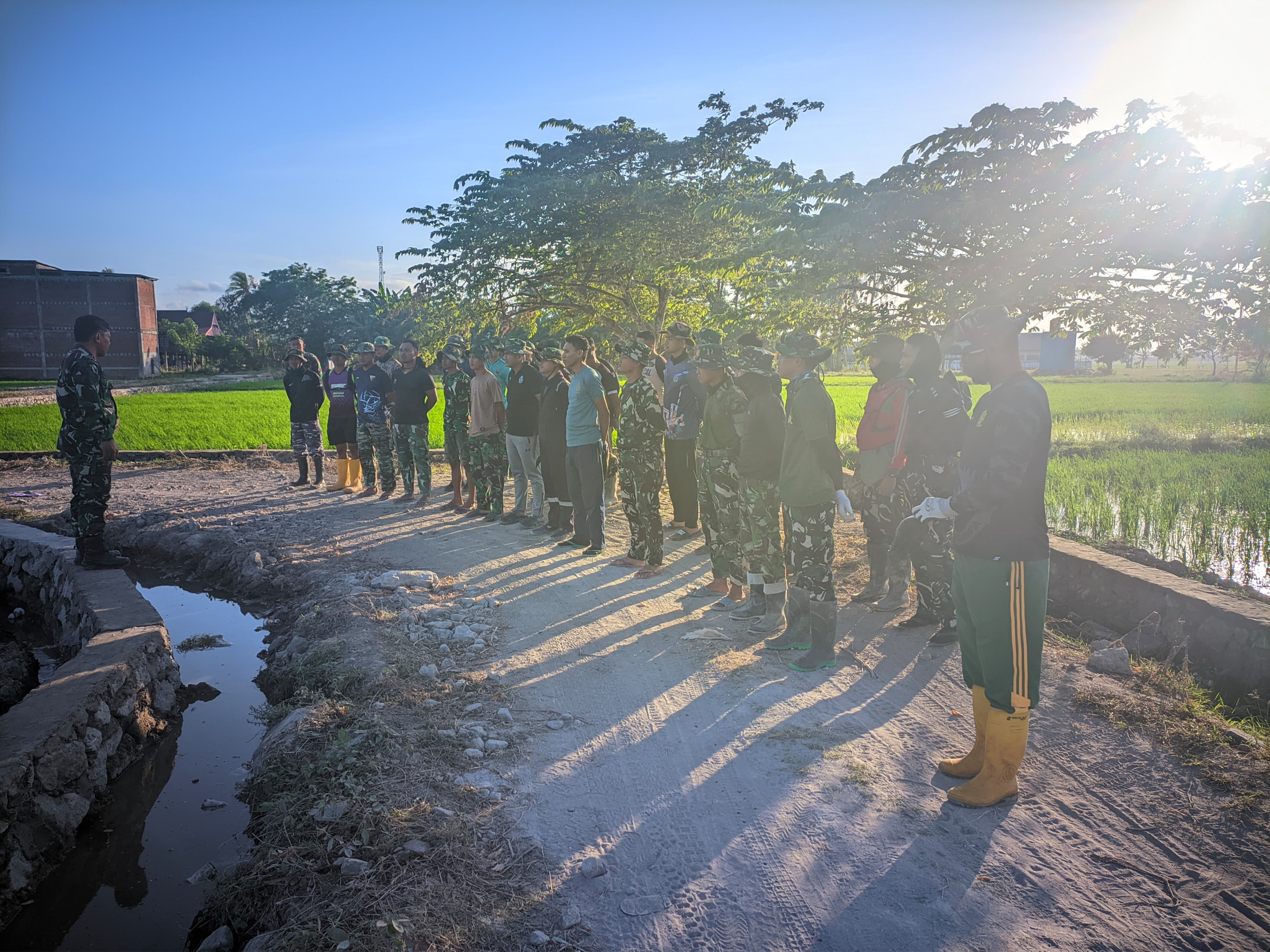 Semangat Satgas TMMD Ke-129 Kodim 1404/Pinrang Tetap Membara di Hari Ke-7 Pelaksanaan TMMD