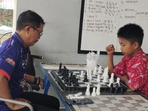 Ketua KONI Sidrap Apresiasi Siswa SDN 4 Arawa, Abdullah tampil Fokus Asah Bakat Lewat Permainan Catur.