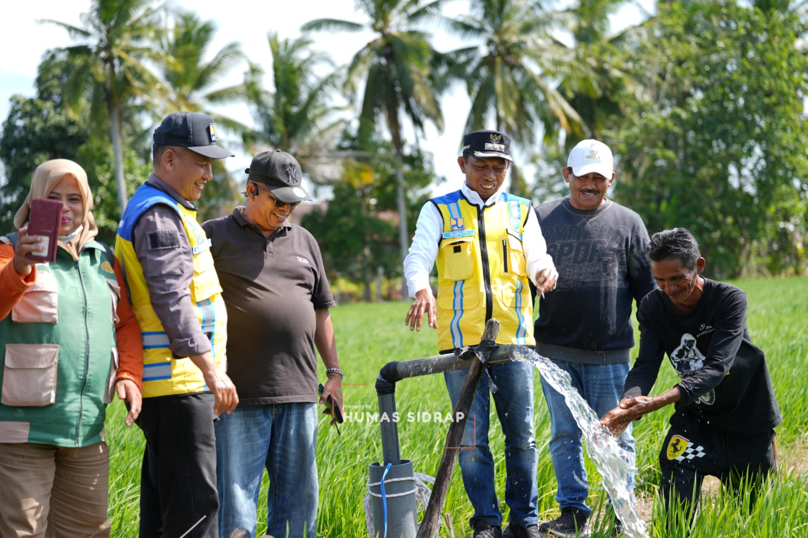 Pagi hingga Malam, Bupati Sidrap Susuri Saluran Irigasi di Kecamatan Kulo